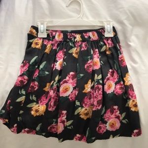 A flowy flower printed mini skirt.